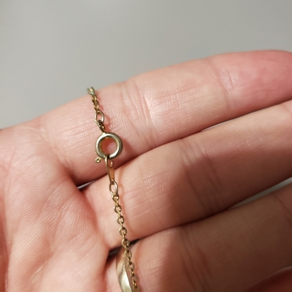 Beautiful gold tone heart necklace - Picture 3 of 5